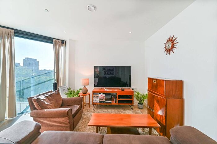 1 Bedroom Flat For Sale In Churchyard Row, Elephant And Castle, London, SE11