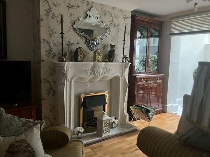 2 Bedroom Flat For Sale In Fortis Green, London, Fortis Green, London, N2