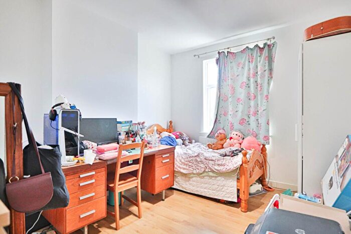 3 Bedroom End Of Terrace House For Sale In Beverley Road, New Malden, KT3