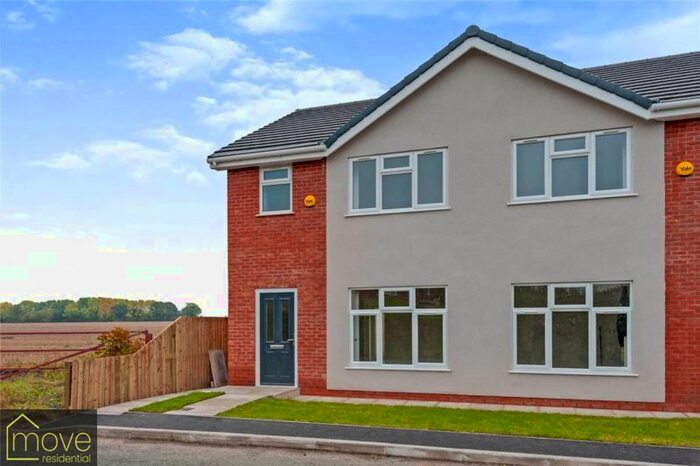 3 Bedroom Semi-Detached House For Sale In Halebank Road, Widnes, WA8