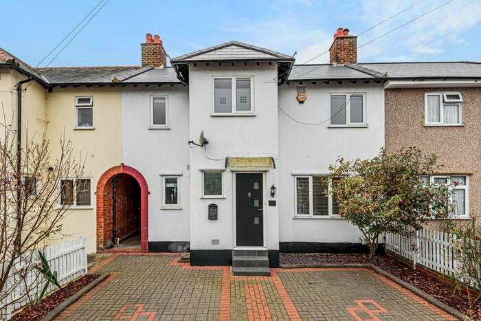 3 Bedroom Terraced House To Rent In The Crescent, New Malden, KT3