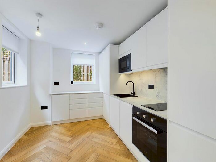 1 Bedroom Flat To Rent In Bricklayer Lane, Faygate, Horsham, RH12