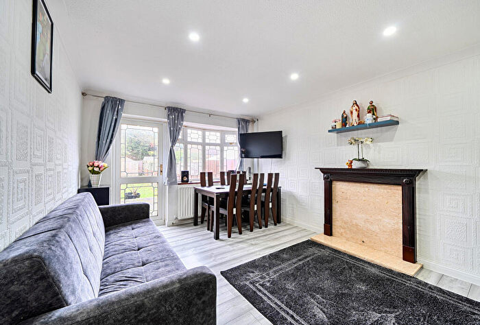 3 Bedroom End Of Terrace House For Sale In Prince Of Wales Road, Sutton, SM1