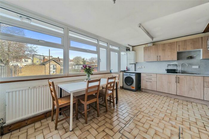 3 Bedroom Terraced House To Rent In New Road, Wood Green, London, N22