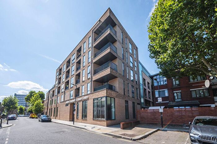 2 Bedroom Flat For Sale In Bruckner Street, Queen's Park, London, W10