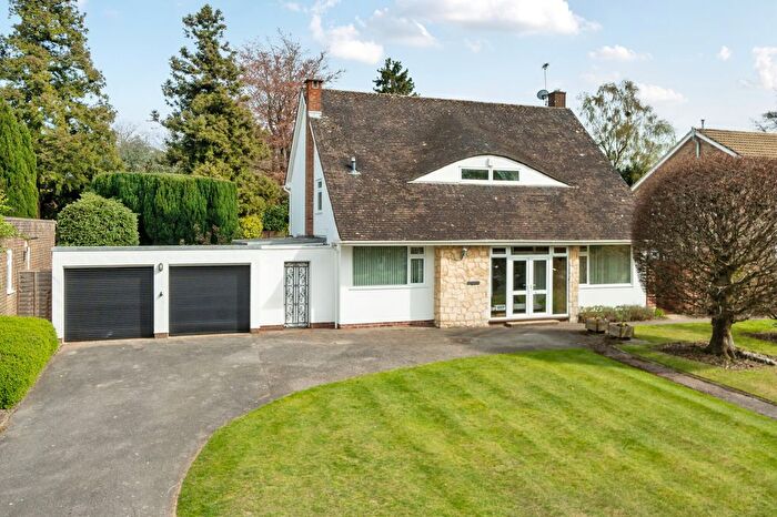 4 Bedroom Detached House For Sale In Shepherds Way, Liphook, GU30