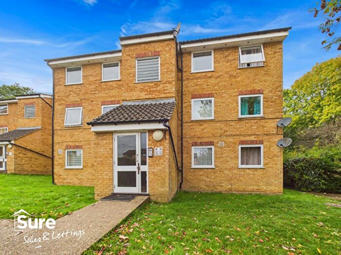 2 Bedroom Apartment To Rent In Valley Green, Hemel Hempstead, Hertfordshire, HP2