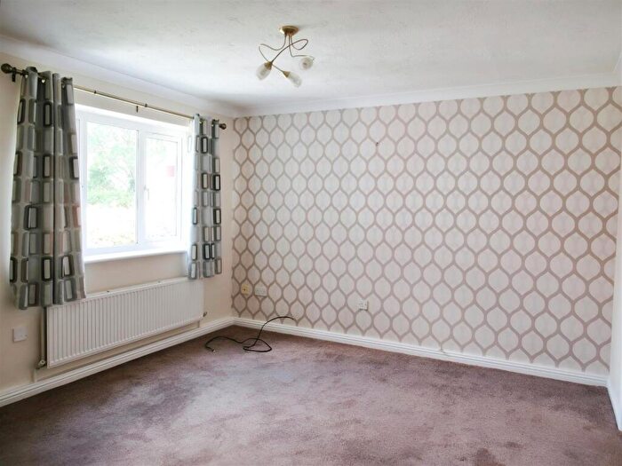 2 Bedroom Apartment To Rent In Wordsworth Drive, Oulton, Leeds, LS26