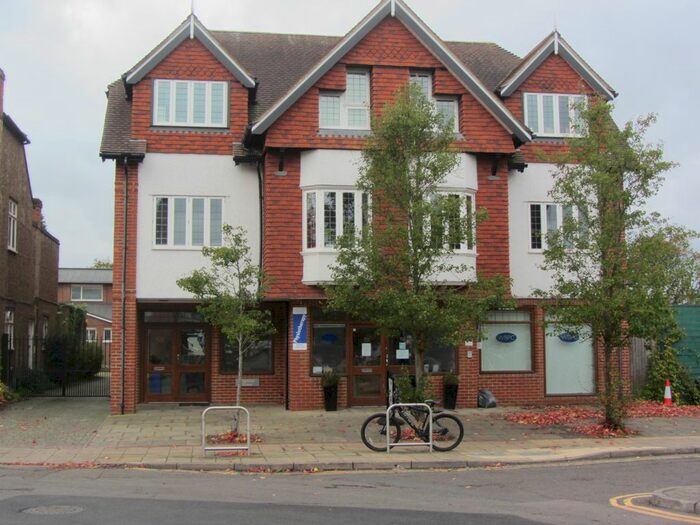 2 Bedroom Flat To Rent In Station Approach, West Byfleet, KT14