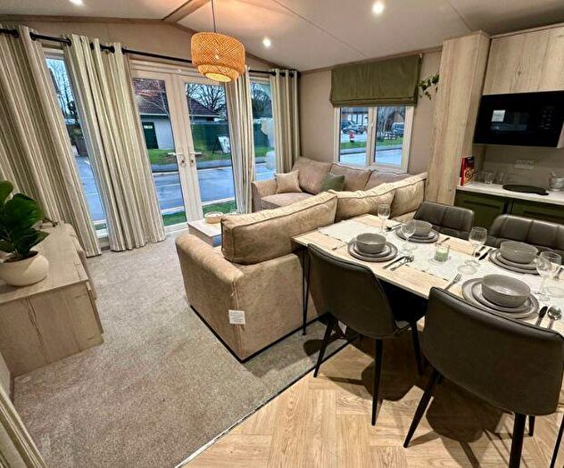 3 Bedroom Park Home For Sale In Hoburne Bashley Holiday Park, BH25