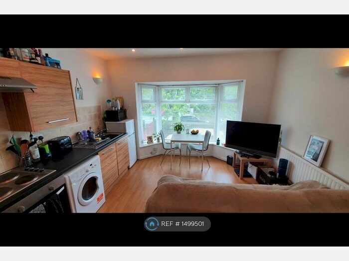 1 Bedroom Flat To Rent In Alwoodley Lane, Leeds, LS17