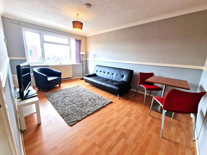 2 Bedroom Flat To Rent In Leicester Court, Bulkington, CV12