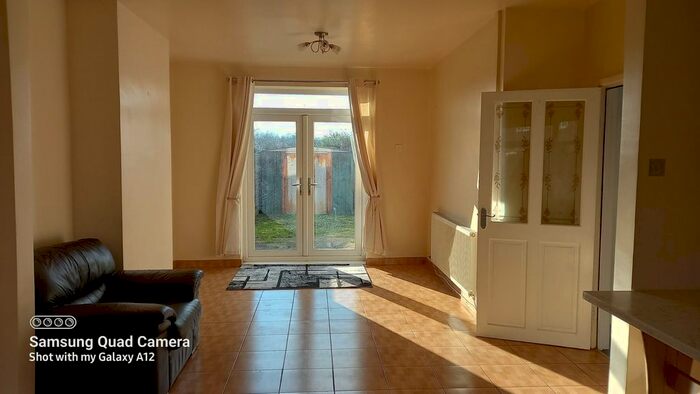 3 Bedroom Semi-Detached House To Rent In Wordsworth Avenue, Farnworth, Bolton, BL4