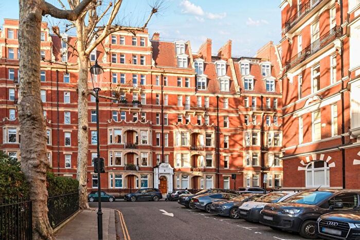 2 Bedroom Flat To Rent In Iverna Court, Kensington, W8