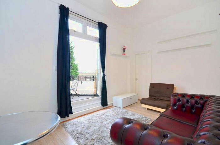1 Bedroom Flat To Rent In Cambridge Gardens, Notting Hill, W10