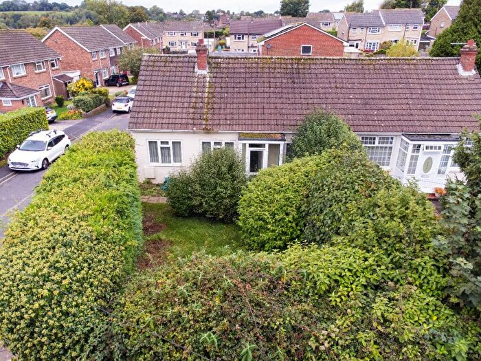 2 Bedroom Semi-Detached Bungalow For Sale In London Road, Horndean, Waterlooville, PO8