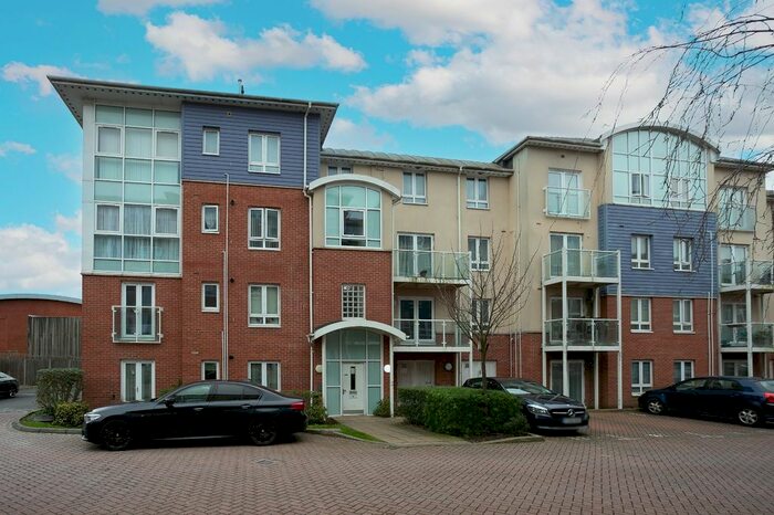 2 Bedroom Flat To Rent In Pumphouse Crescent, Watford, Hertfordshire, WD17