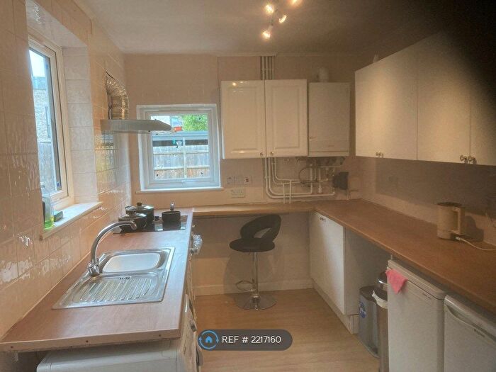 2 Bedroom Terraced House To Rent In High Street, Cambridge, CB4