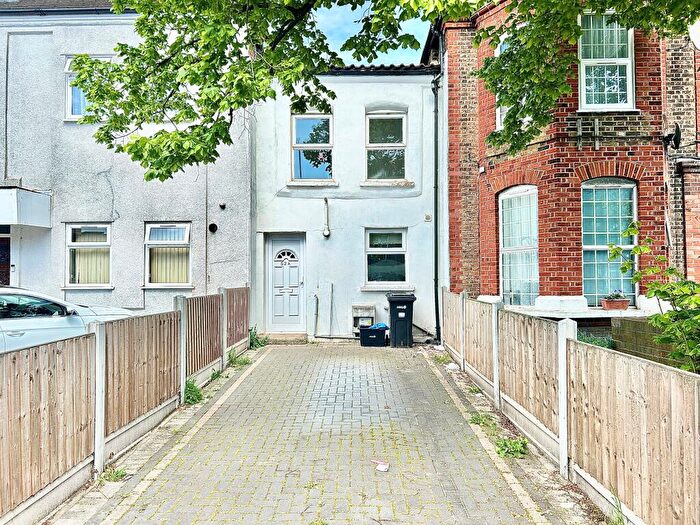 2 Bedroom House To Rent In Cameron Road, Seven Kings, IG3