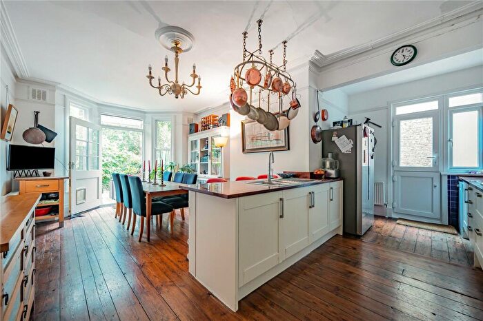 5 Bedroom Semi-Detached House For Sale In Lakeside Road, Palmers Green, London, N13