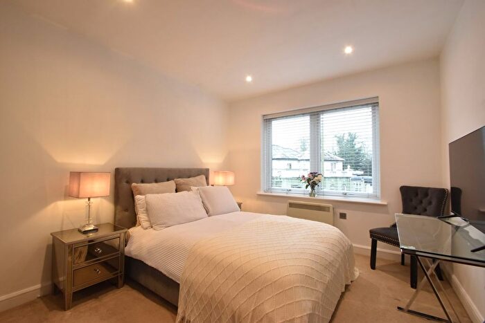 1 Bedroom Flat To Rent In Baker Street, Weybridge, KT13