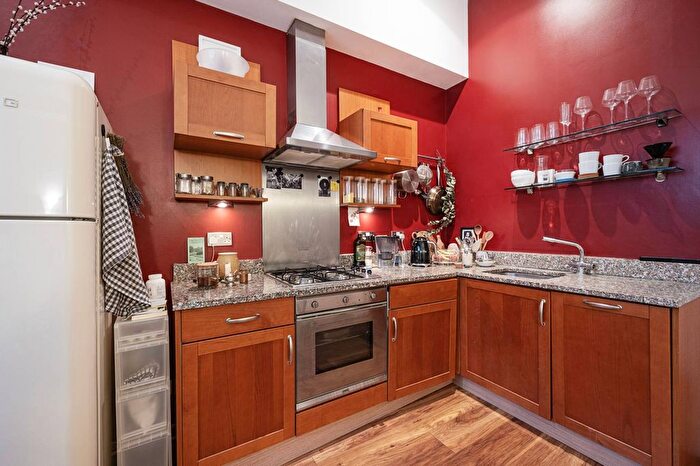 1 Bedroom Flat To Rent In Gowers Walk, Aldgate, London, E1