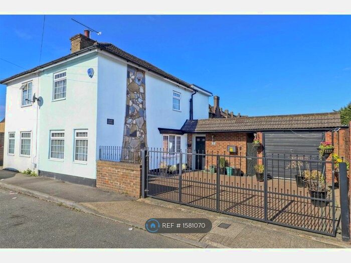 2 Bedroom Semi-Detached House To Rent In Heath Road, Uxbridge, UB10