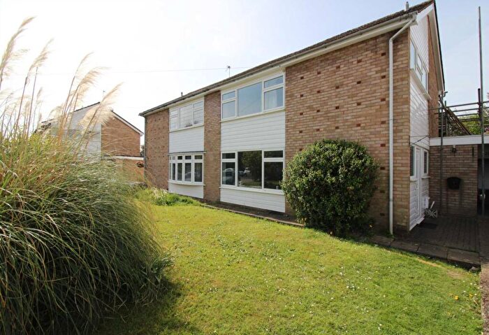 3 Bedroom Semi-Detached House To Rent In Pilgrim Close, Park Street, St Albans, AL2