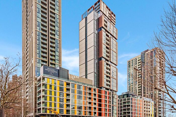 3 Bedroom Flat To Rent In Maine Tower, Harbour Way, Canary Wharf, London, E14