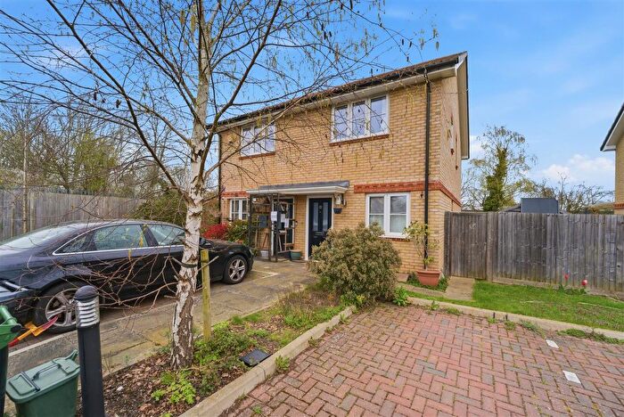 2 Bedroom Semi Detached House For Sale In Palomino Close, Hayes, UB4