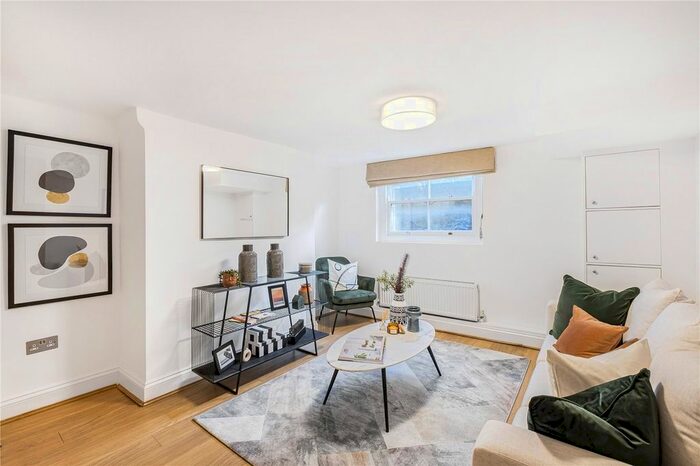 3 Bedroom Terraced House To Rent In Southwark Bridge Road, London, SE1