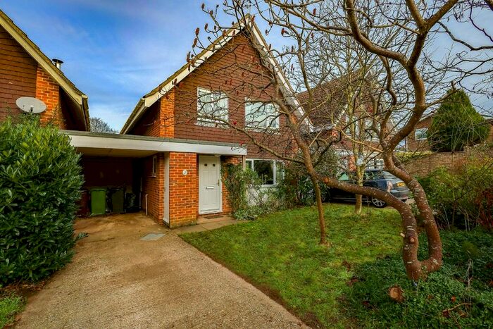 4 Bedroom Link Detached House For Sale In Stonehouse Road, Liphook, GU30