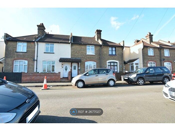 3 Bedroom Terraced House To Rent In Oak Road, Erith, DA8