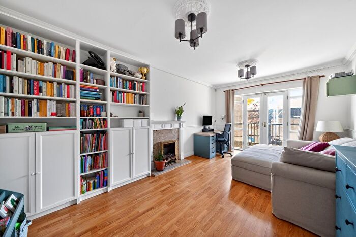 2 Bedroom Flat To Rent In Leathermarket Court, London, SE1