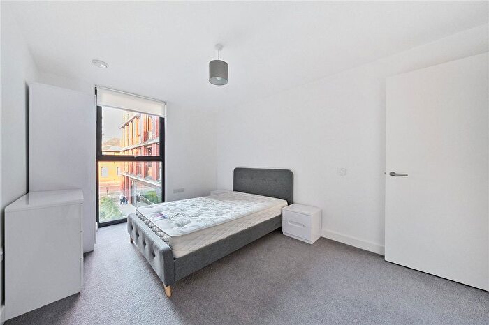 2 Bedroom Flat To Rent In Burgess Springs, Chelmsford, CM1