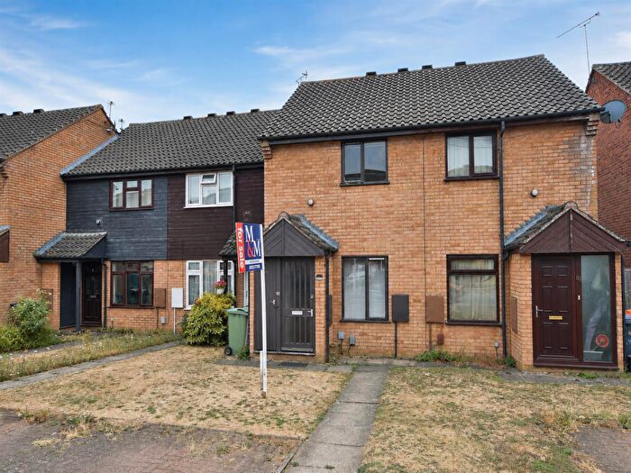 2 Bedroom Terraced House For Sale In Wyngates, Leighton Buzzard, LU7