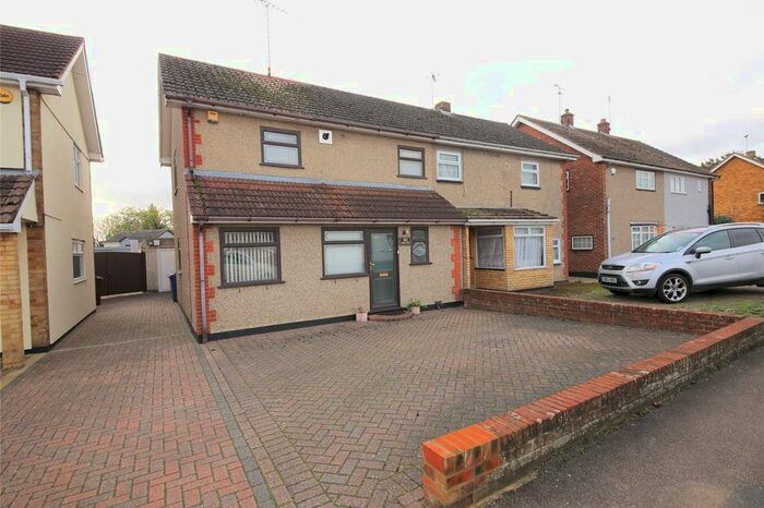 4 Bedroom Semi-Detached House To Rent In Digby Road, Corringham, Essex, SS17