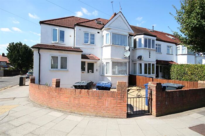 2 Bedroom Flat To Rent In Tavistock Avenue, Perivale, Greenford, UB6