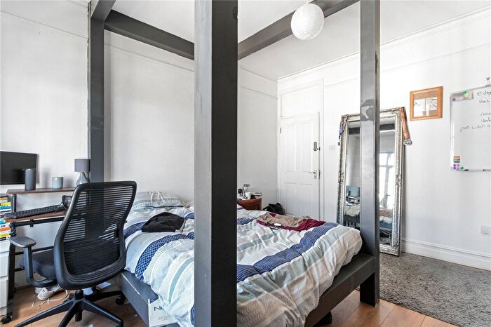 3 Bedroom Flat To Rent In Holmleigh Road, London, N16