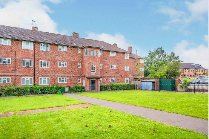 2 Bedroom Flat To Rent In Nailsworth Crescent, Merstham, Redhill RH1