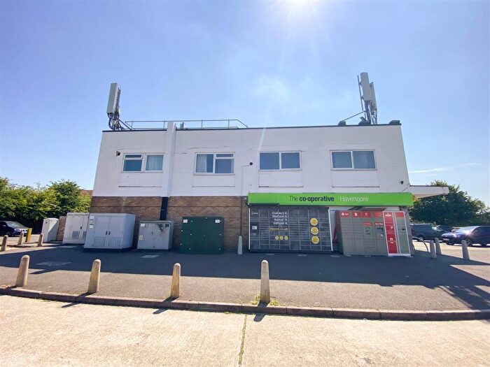 3 Bedroom Flat To Rent In Havengore, Chelmsford, CM1