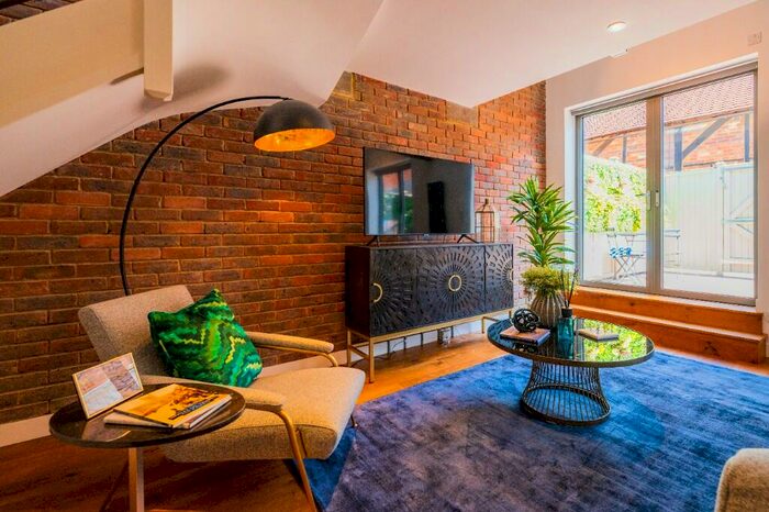 1 Bedroom Serviced Apartments To Rent In Friday Street, Henley-On-Thames, Oxfordshire, RG9