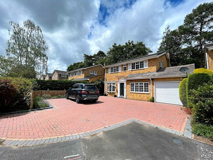 4 Bedroom Detached House To Rent In Larchfield Road, Fleet, GU52