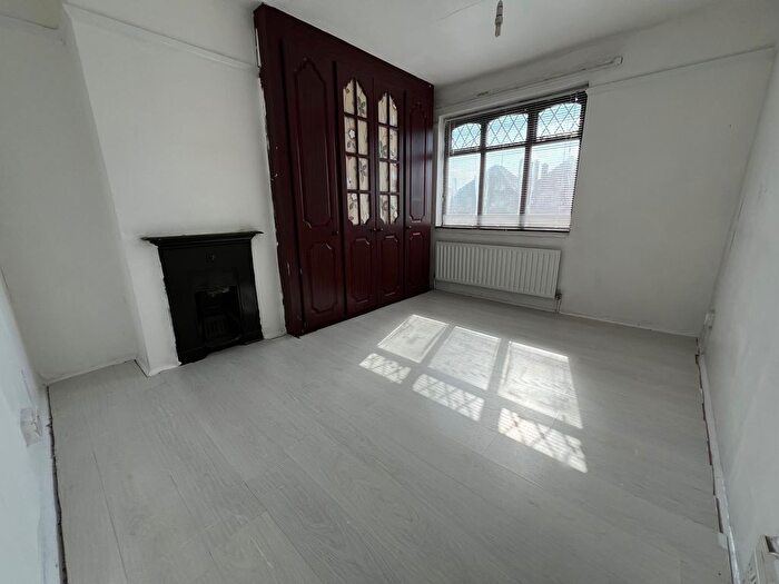 3 Bedroom Semi-Detached House To Rent In Bunkers Hill Lane, Bilston, WV14