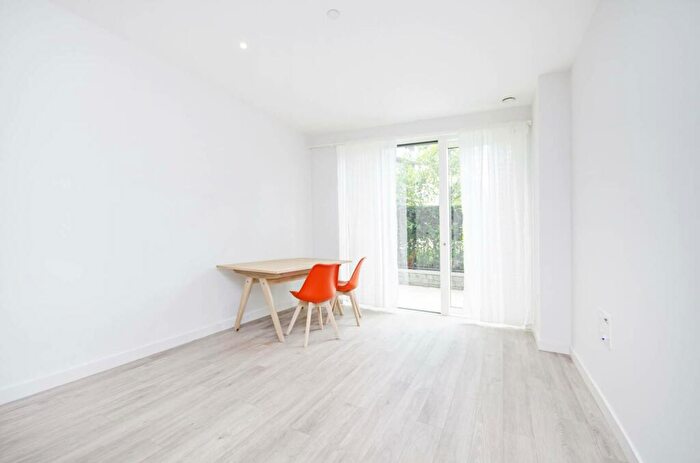 1 Bedroom Flat To Rent In Newnton Close, Stoke Newington, London, N4