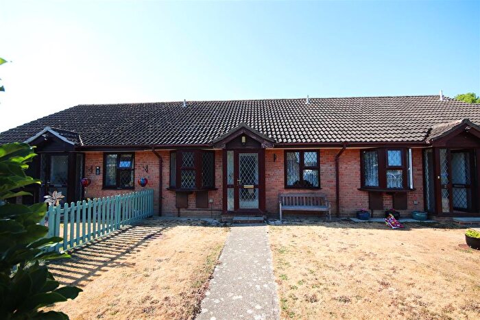 2 Bedroom Bungalow To Rent In Laurel Close, Lymington, SO41