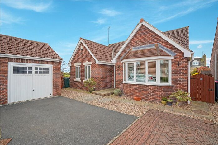 3 Bedroom Bungalow For Sale In Hilldrecks View, Ravenfield, Rotherham, South Yorkshire, S65