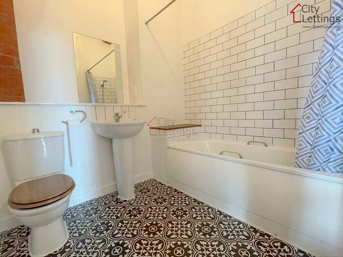 2 Bedroom Apartment To Rent In Portland Square, NG7