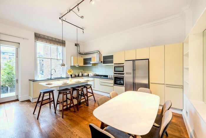 4 Bedroom Flat To Rent In Queens Gate, South Kensington, London, SW7