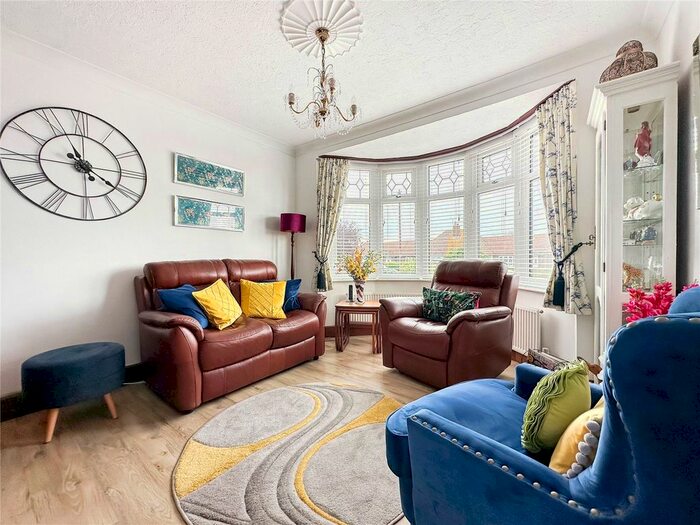 2 Bedroom Bungalow For Sale In Begonia Avenue, Gillingham, Kent, ME8